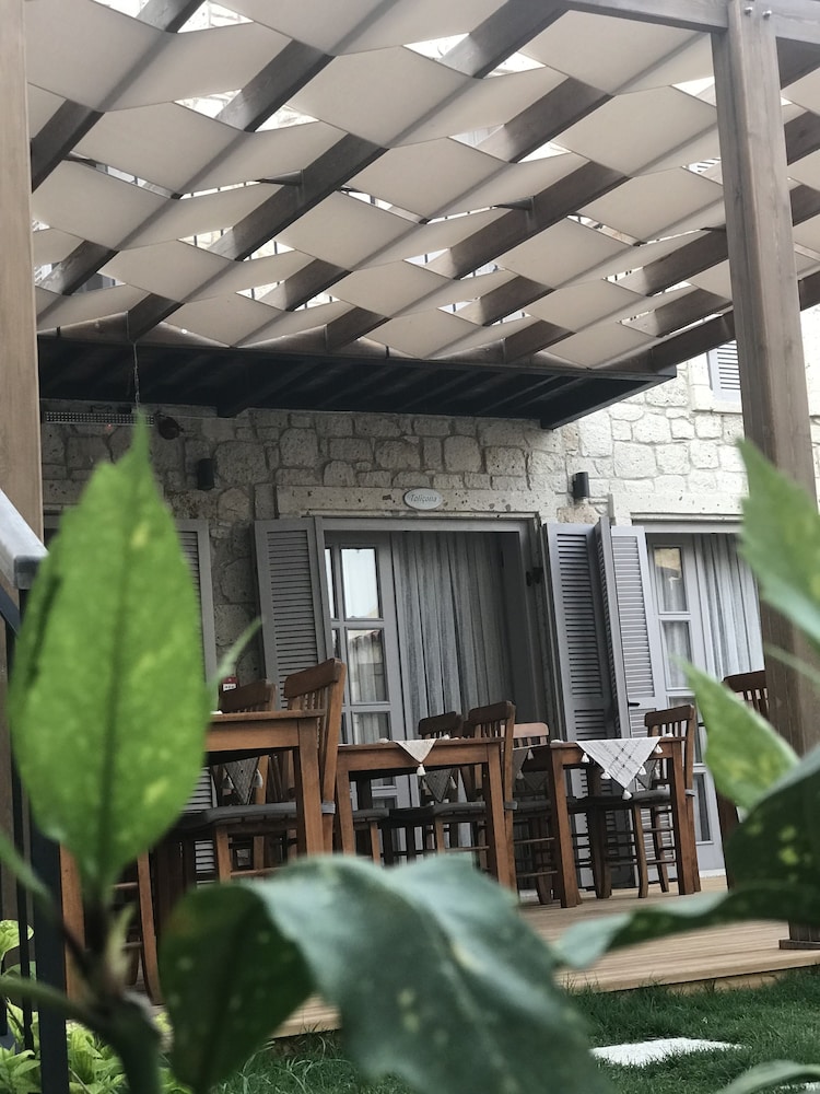 alacati cona otel