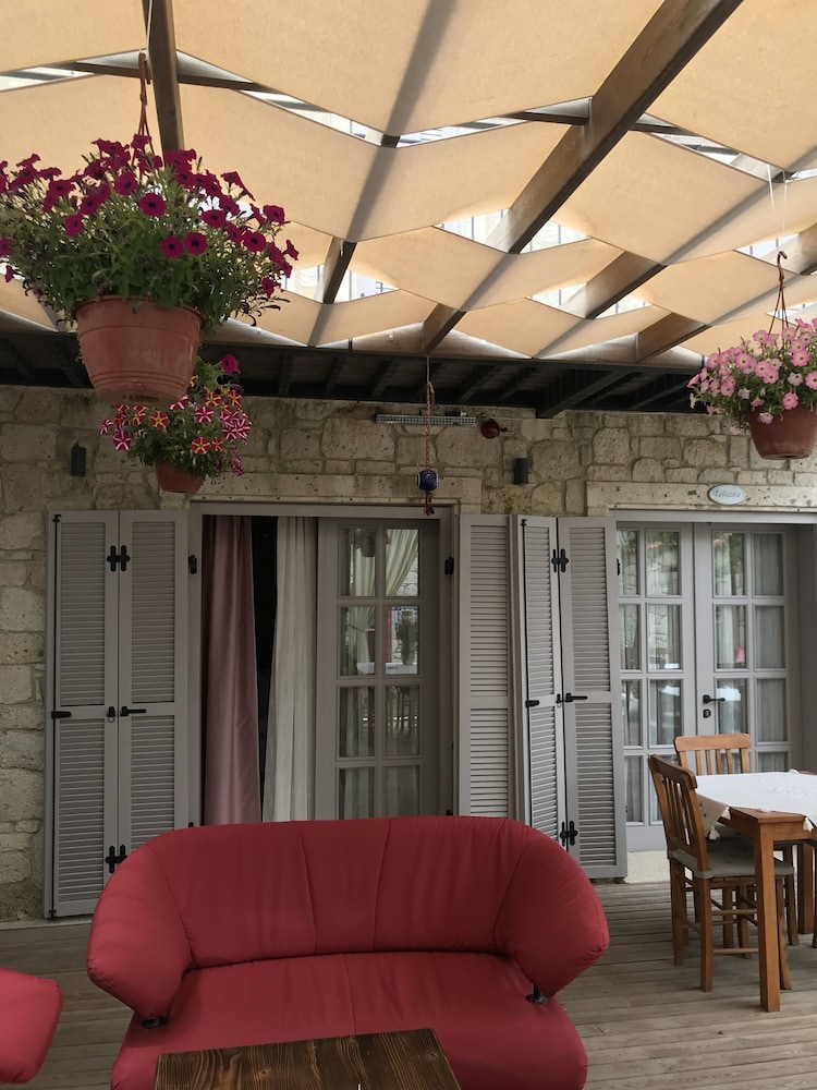 alacati cona otel