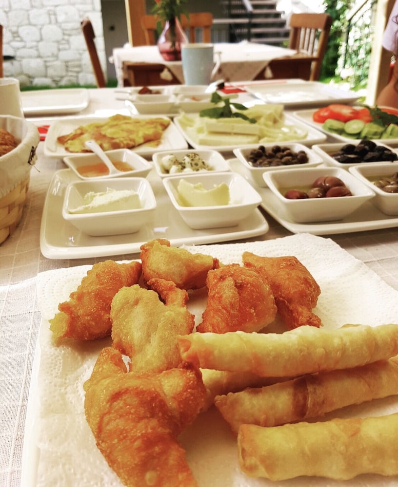alacati cona otel