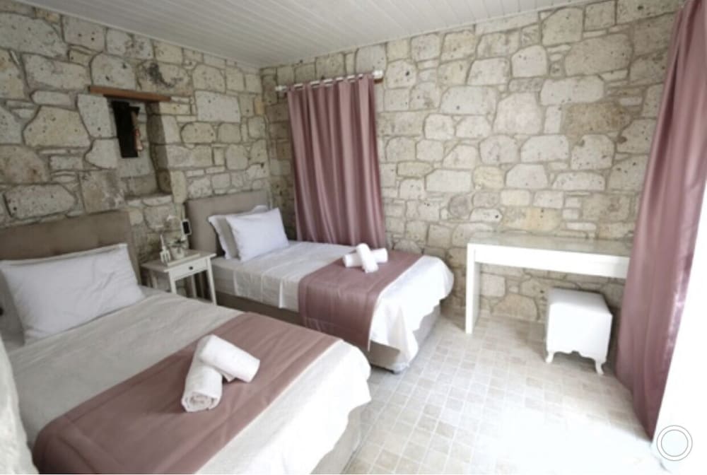 alacati cona otel
