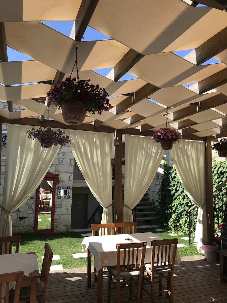 alacati cona otel