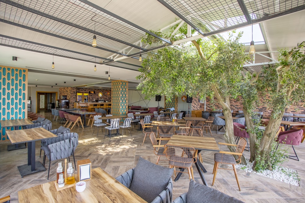 hotel zeytin bahcesi