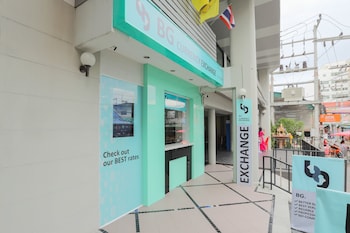 flipper house hotel