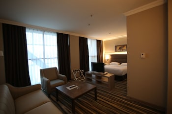 hotel excellence inn