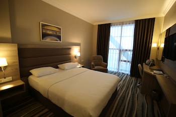 hotel excellence inn