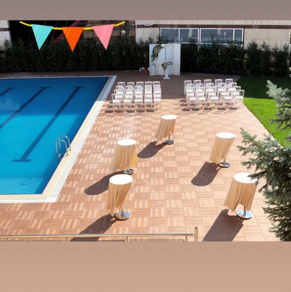 hotel excellence inn