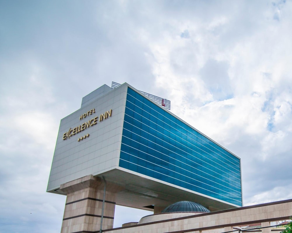 hotel excellence inn