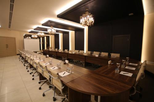 hotel excellence inn