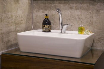 maxuite hotel in home