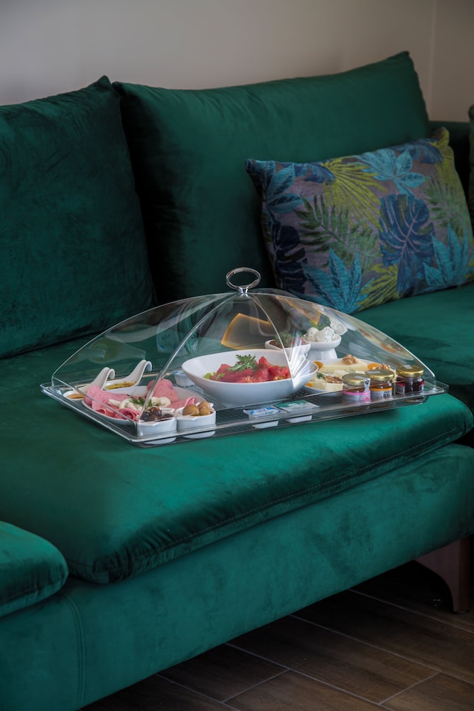 maxuite hotel in home