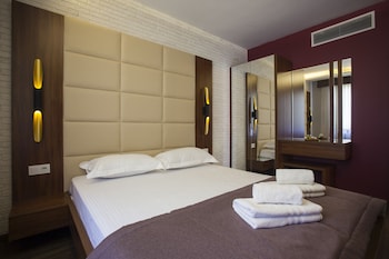 maxuite hotel in home