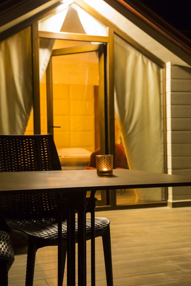 maxuite hotel in home