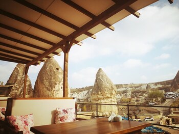 mosaic cave hotel