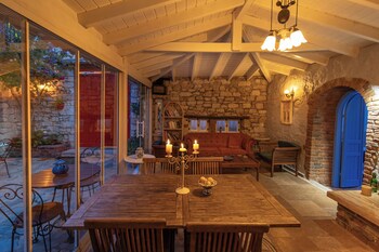 alacati eski ev hotel