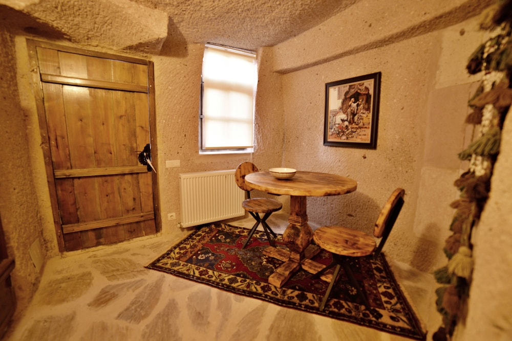 valley inn cave hotel