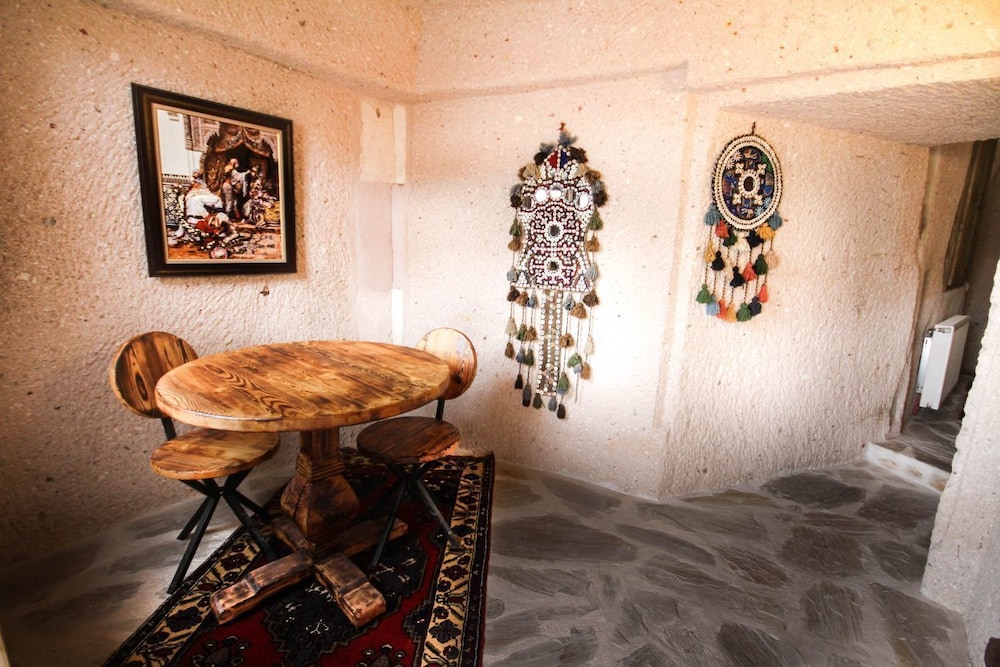 valley inn cave hotel