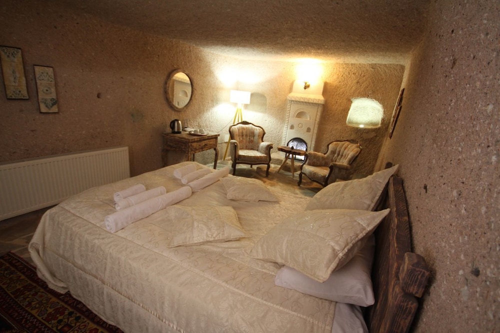 valley inn cave hotel