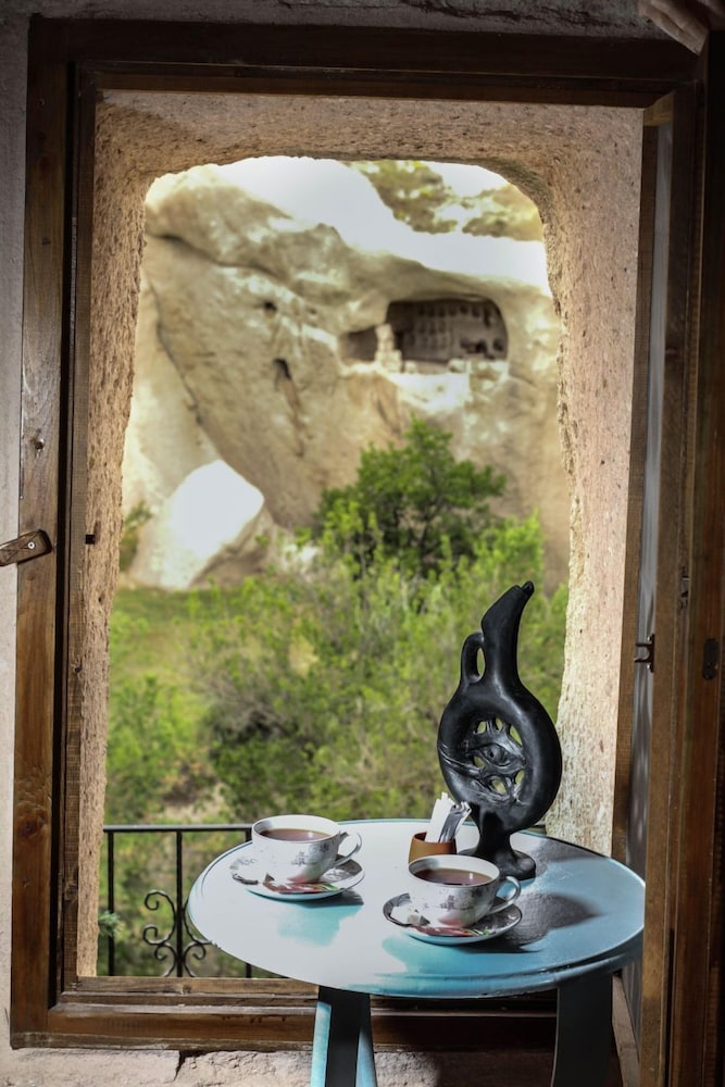 valley inn cave hotel