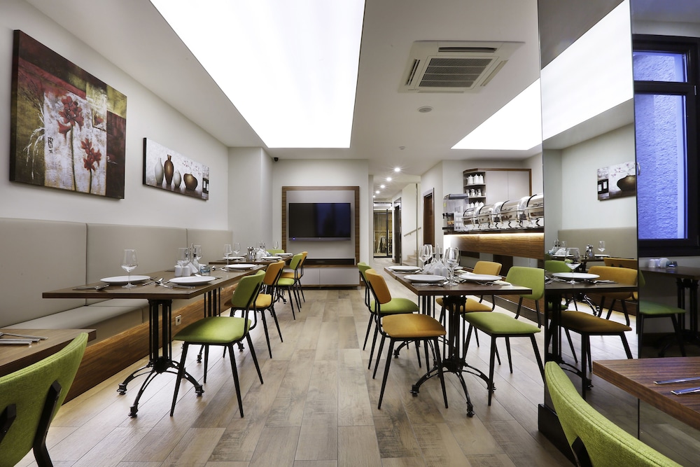 the white orient hotel