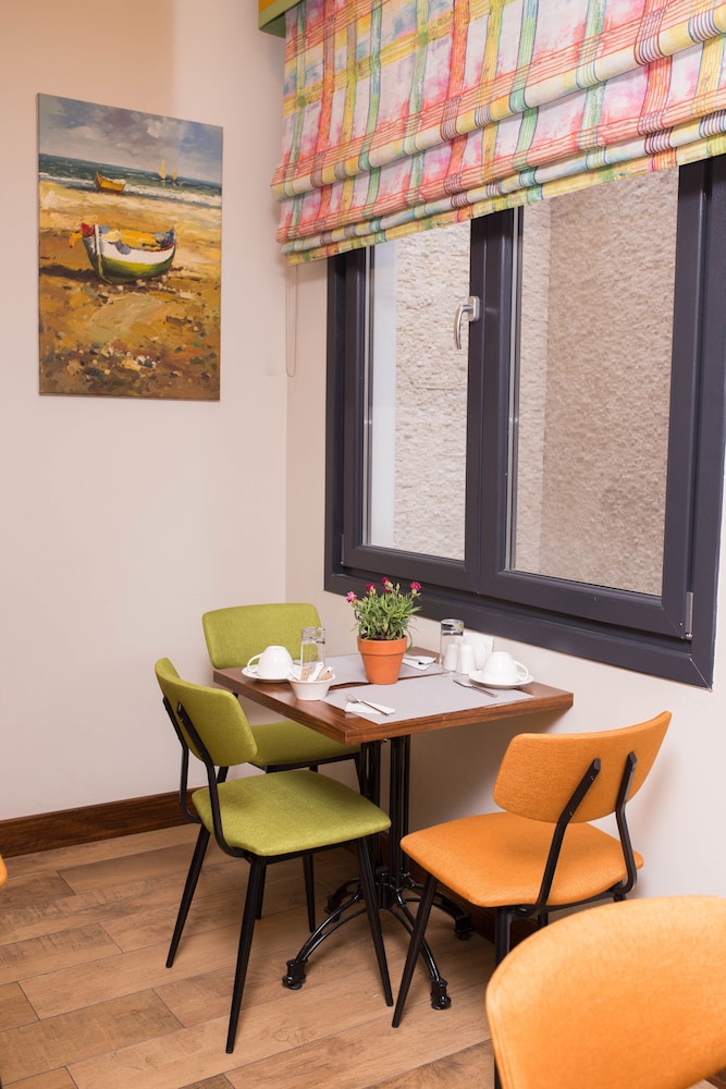 the white orient hotel