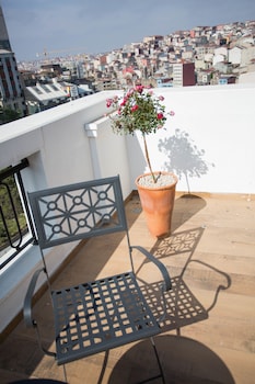 the white orient hotel