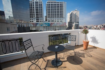 the white orient hotel