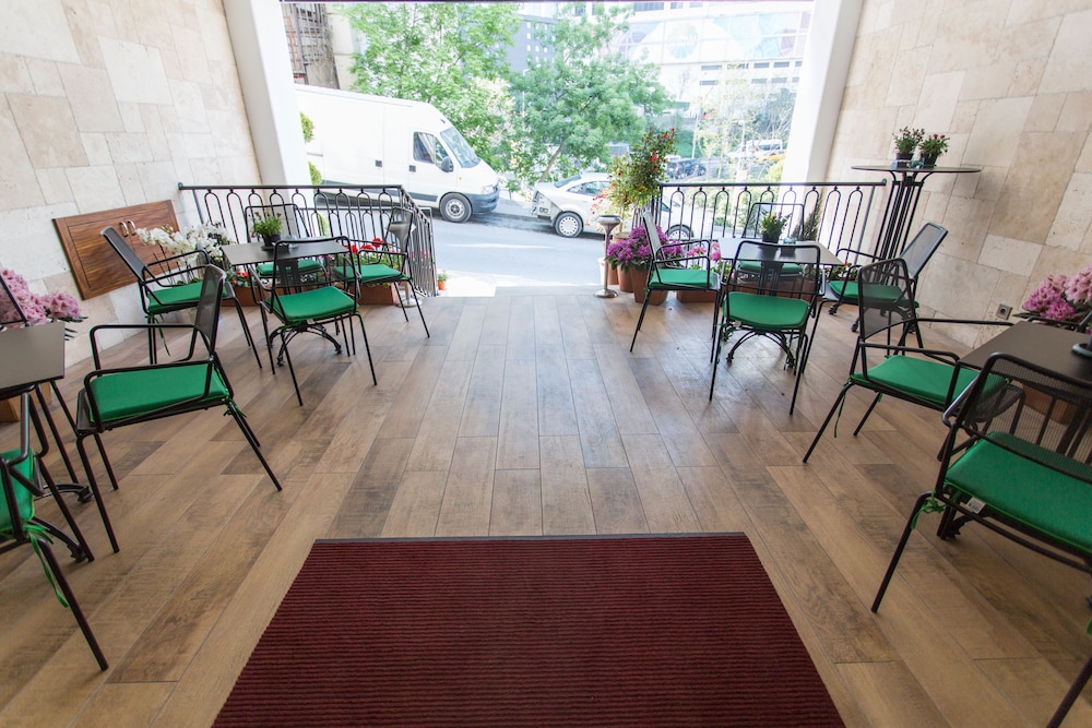 the white orient hotel