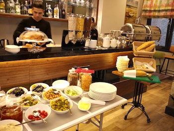 the white orient hotel