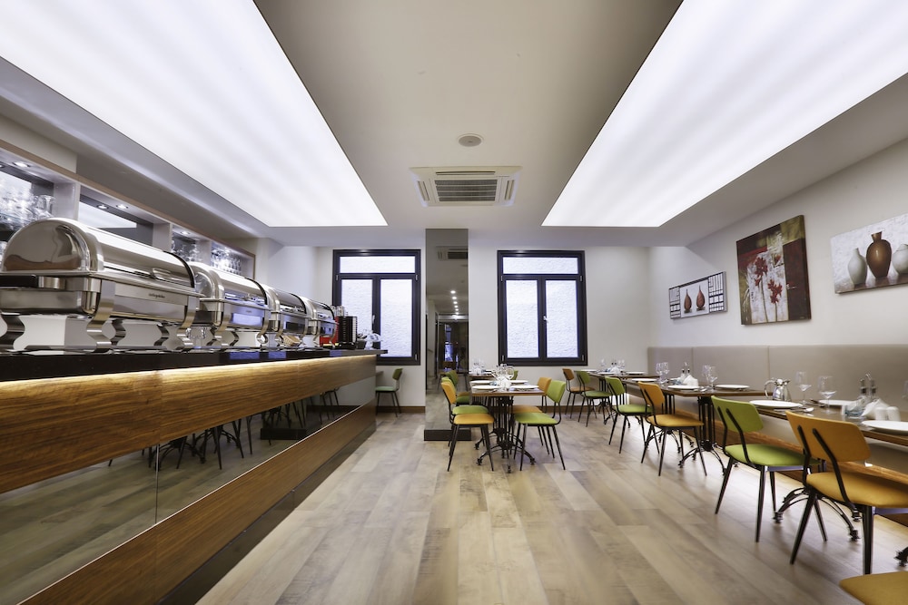 the white orient hotel