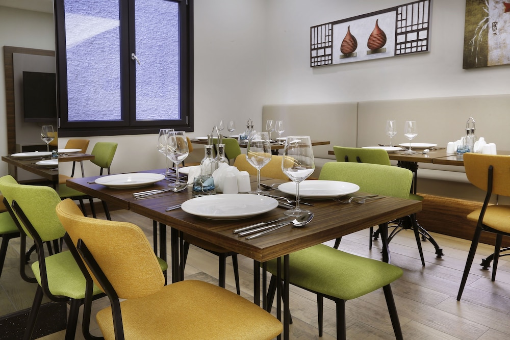 the white orient hotel