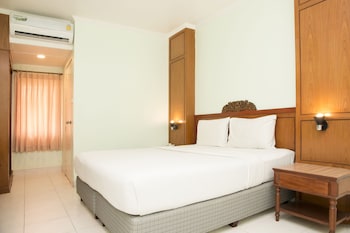 s lodge formally known as sabai lodge