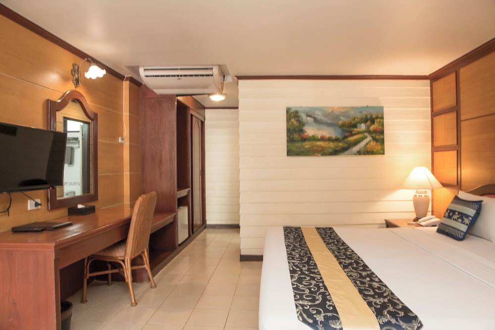 s lodge formally known as sabai lodge