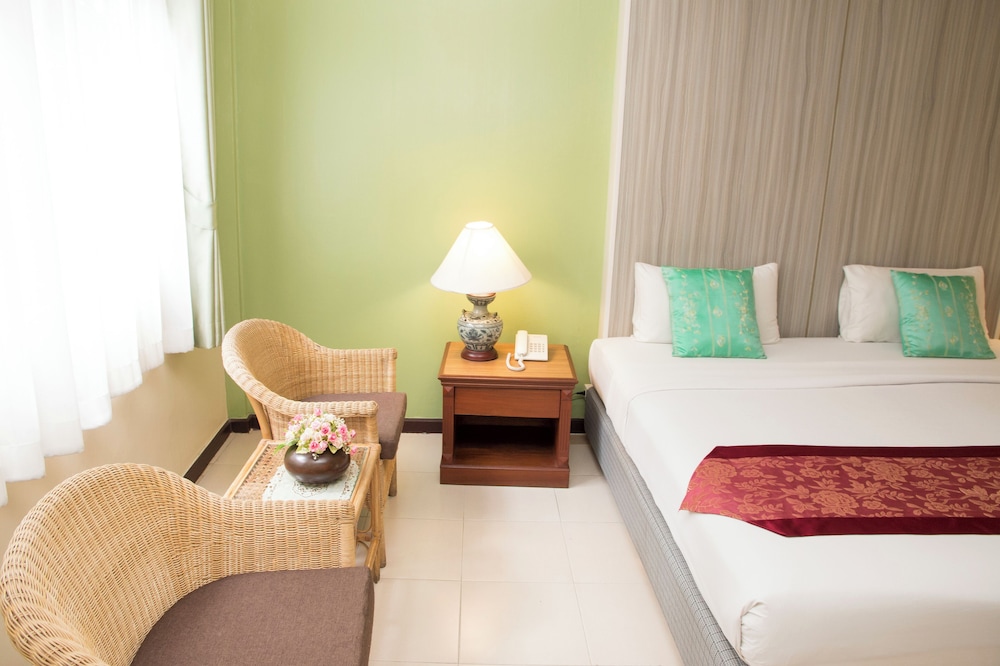 s lodge formally known as sabai lodge