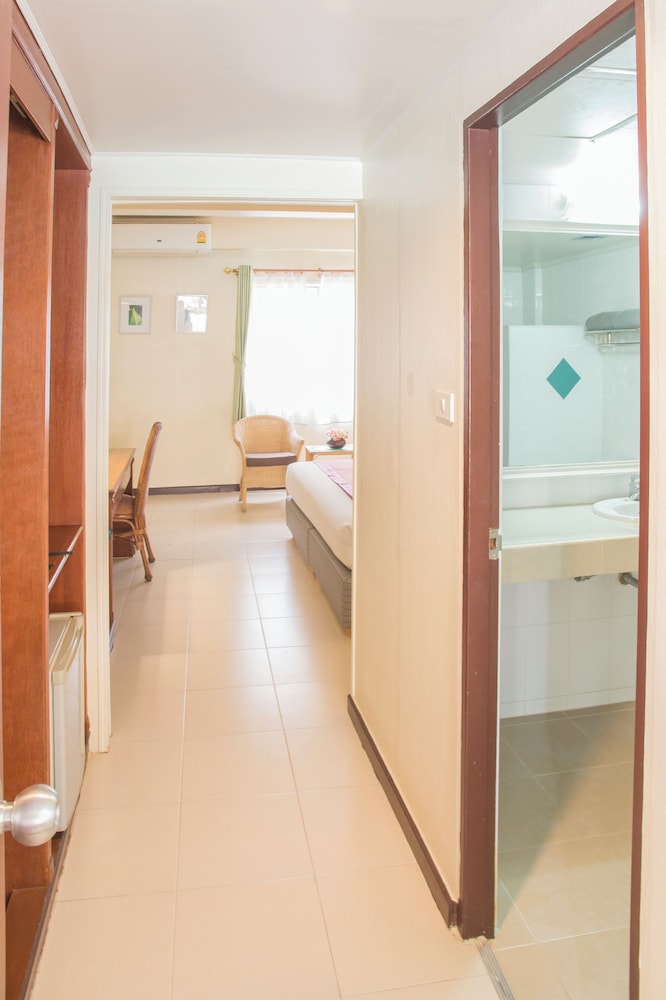 s lodge formally known as sabai lodge