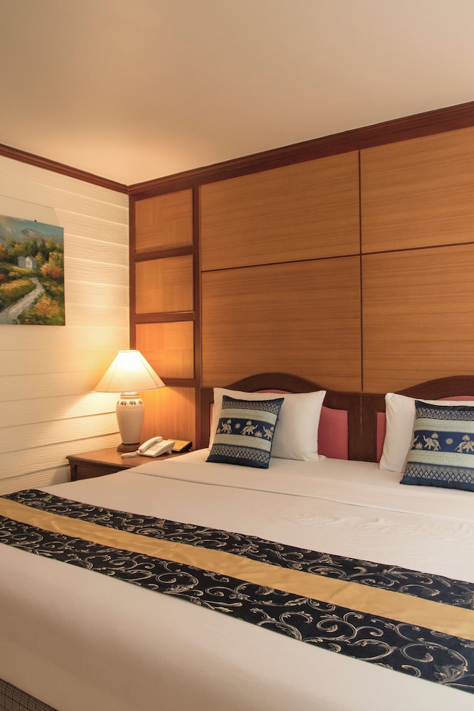 s lodge formally known as sabai lodge