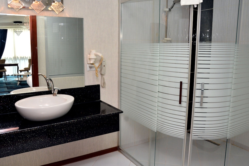 business grand hotel