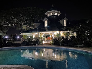 The Royal Hotel,,3 star