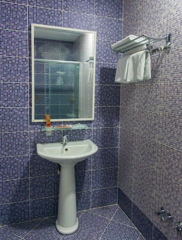 two seasons boutique hotel