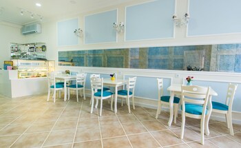 two seasons boutique hotel