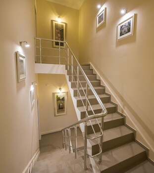 two seasons boutique hotel