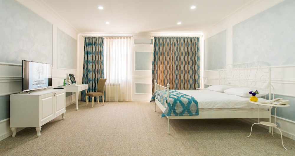 two seasons boutique hotel