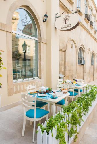 two seasons boutique hotel
