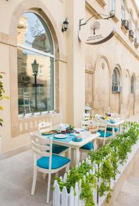 two seasons boutique hotel
