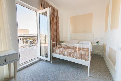 two seasons boutique hotel