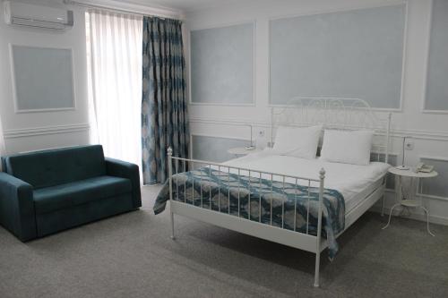 two seasons boutique hotel