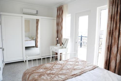 two seasons boutique hotel