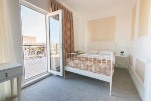 two seasons boutique hotel