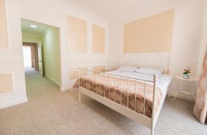 two seasons boutique hotel
