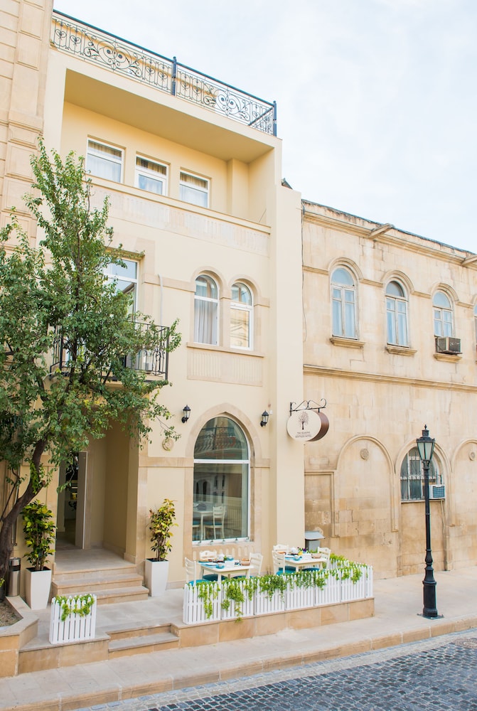 two seasons boutique hotel