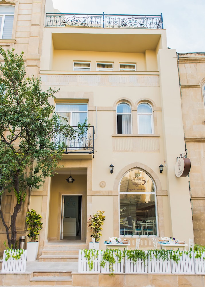 two seasons boutique hotel